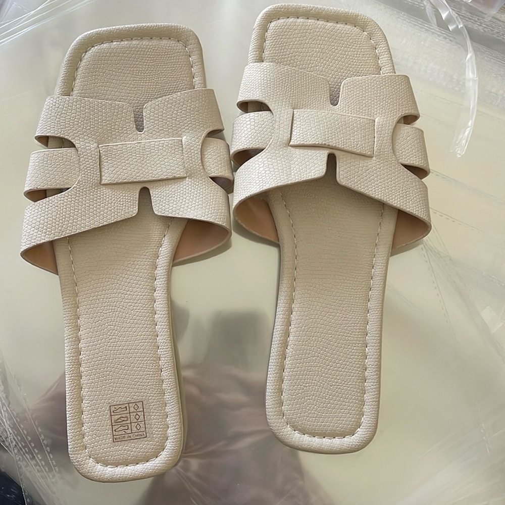Women’s Flats Ivory Size 8 New‎